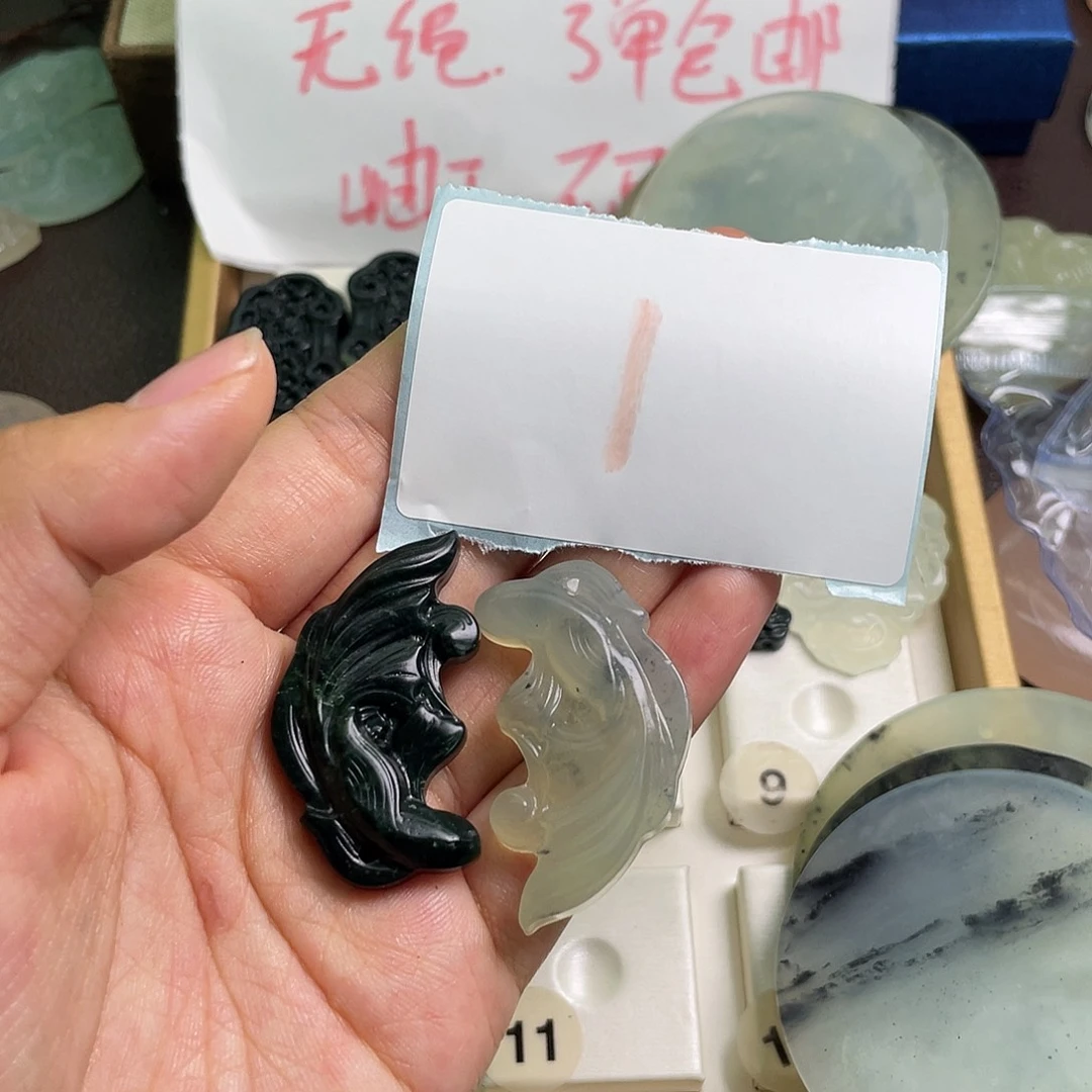 蛇纹石玉合金颈饰怀*1