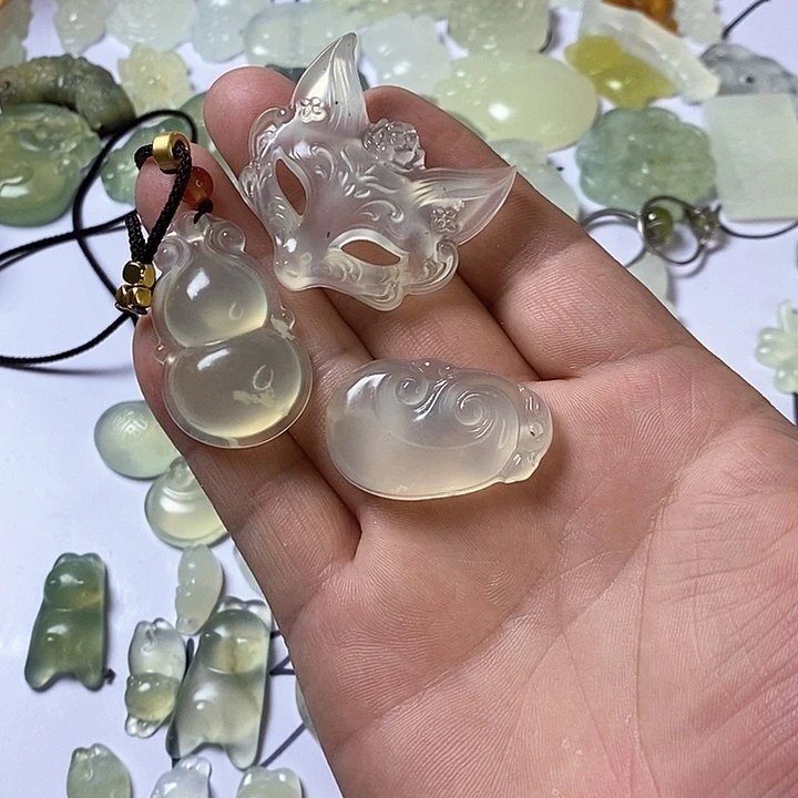 合金蛇纹石玉颈饰E****哥