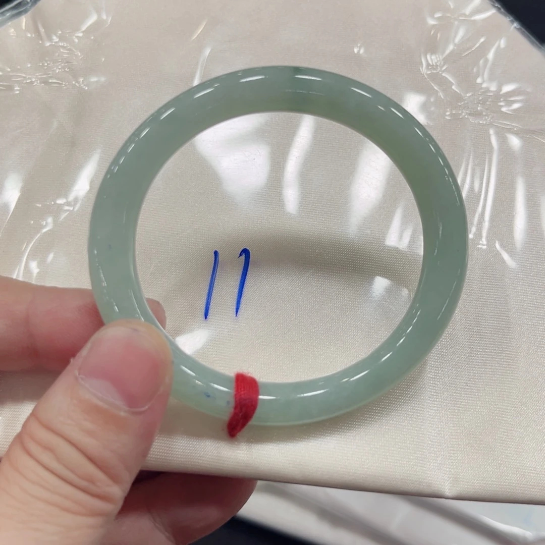 翡翠手镯未镶嵌50贵