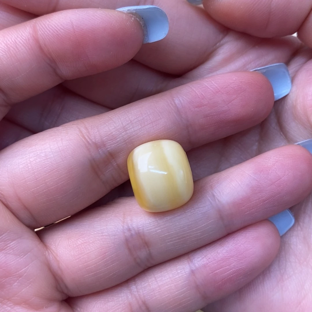 裸石琥珀未镶嵌沐**跑蜜蜡