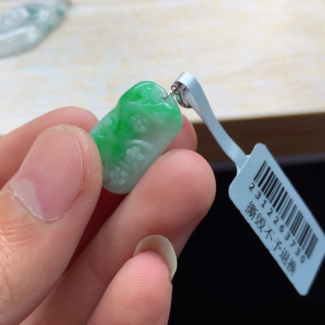 观***澜翡翠18K金镶嵌颈饰吊坠