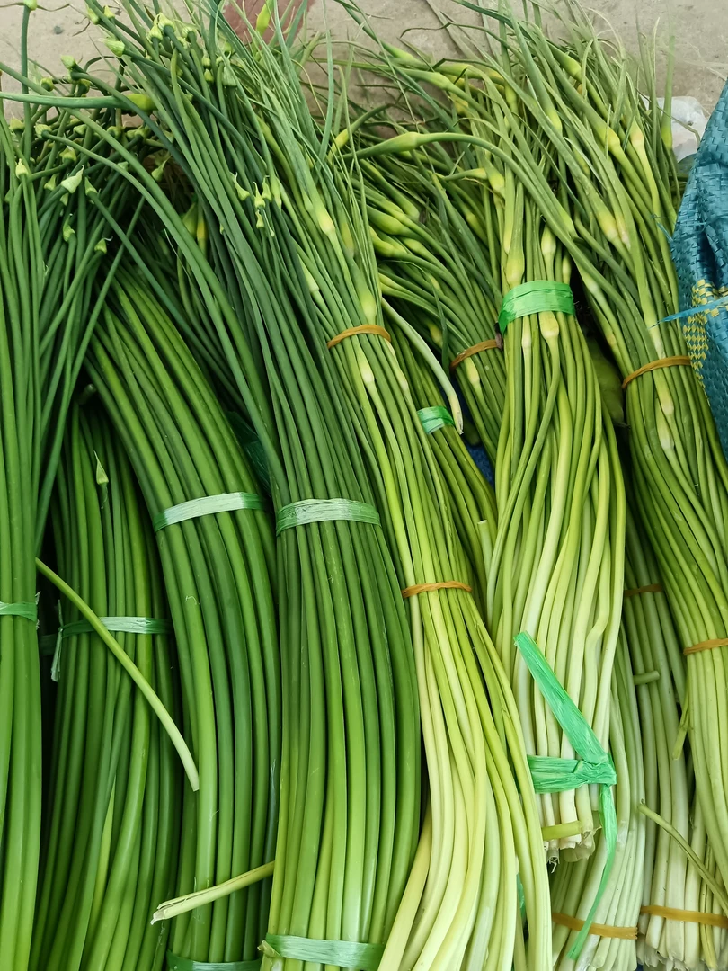 大理山货集市蒜苔葱苔