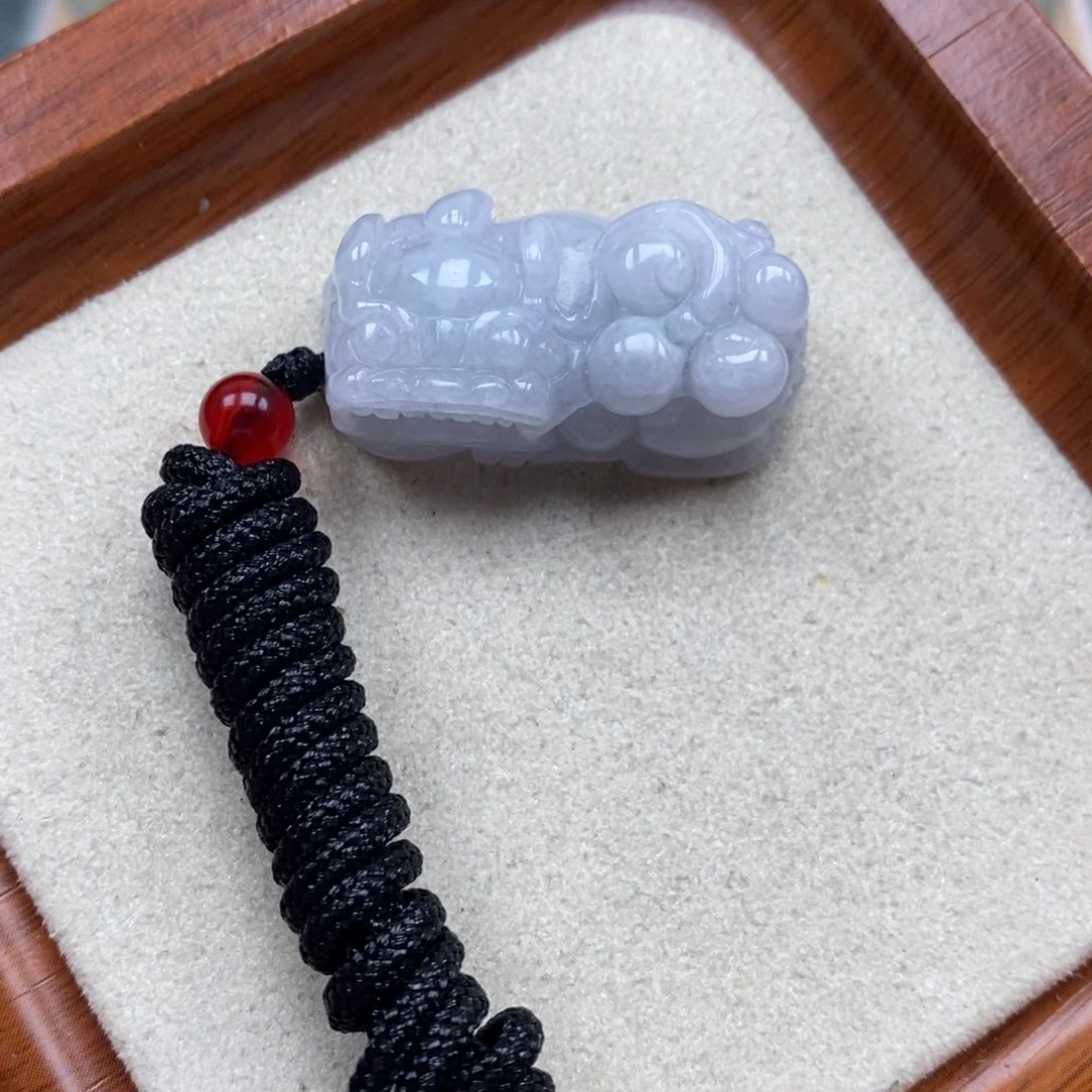 翡翠未镶嵌颈饰霸王貔貅