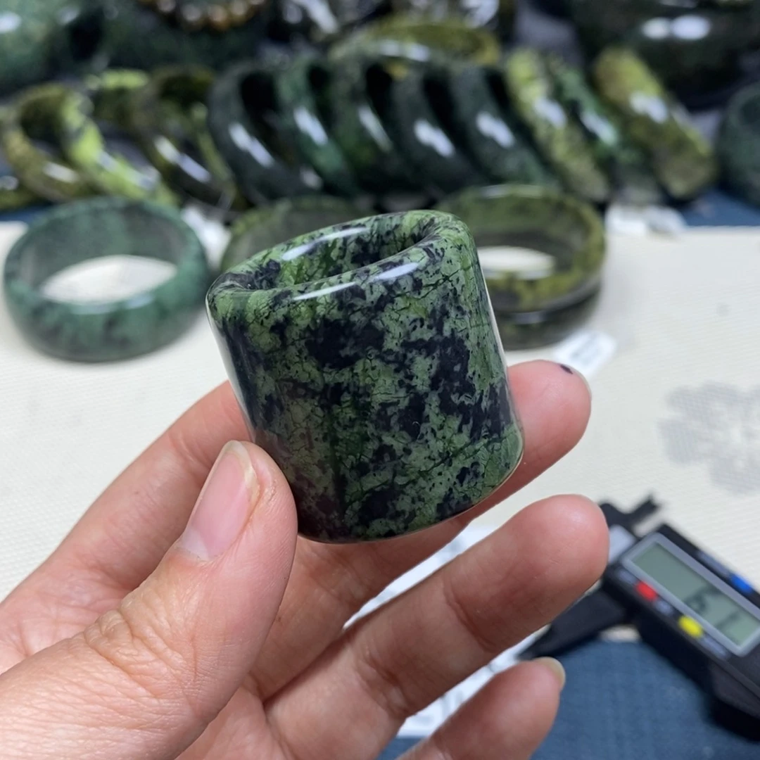 蛇纹石玉戒圈未镶嵌22.7mm，高冰