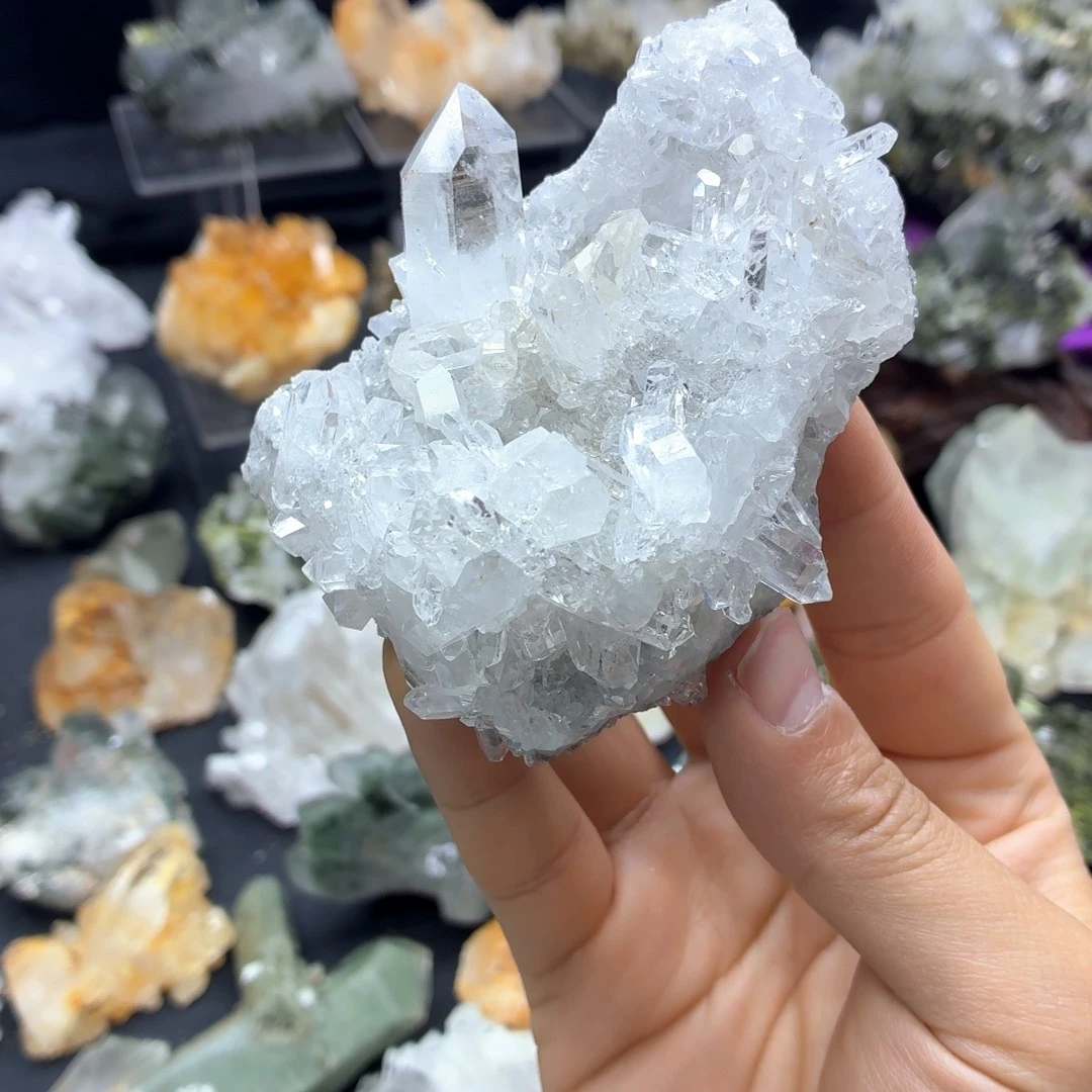 石材超多哦透白水晶簇