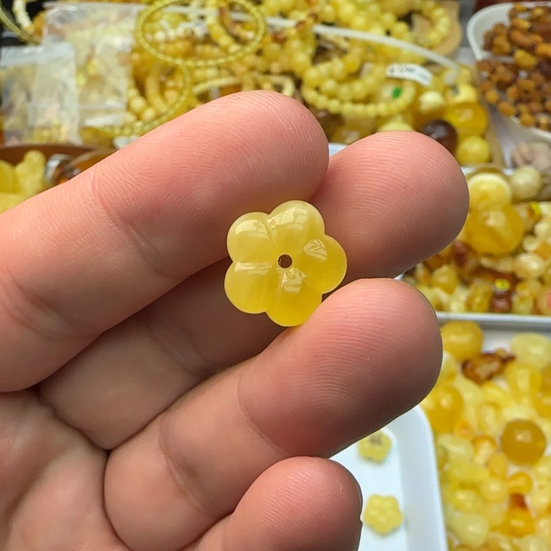 C***d琥珀未镶嵌裸石0.76克