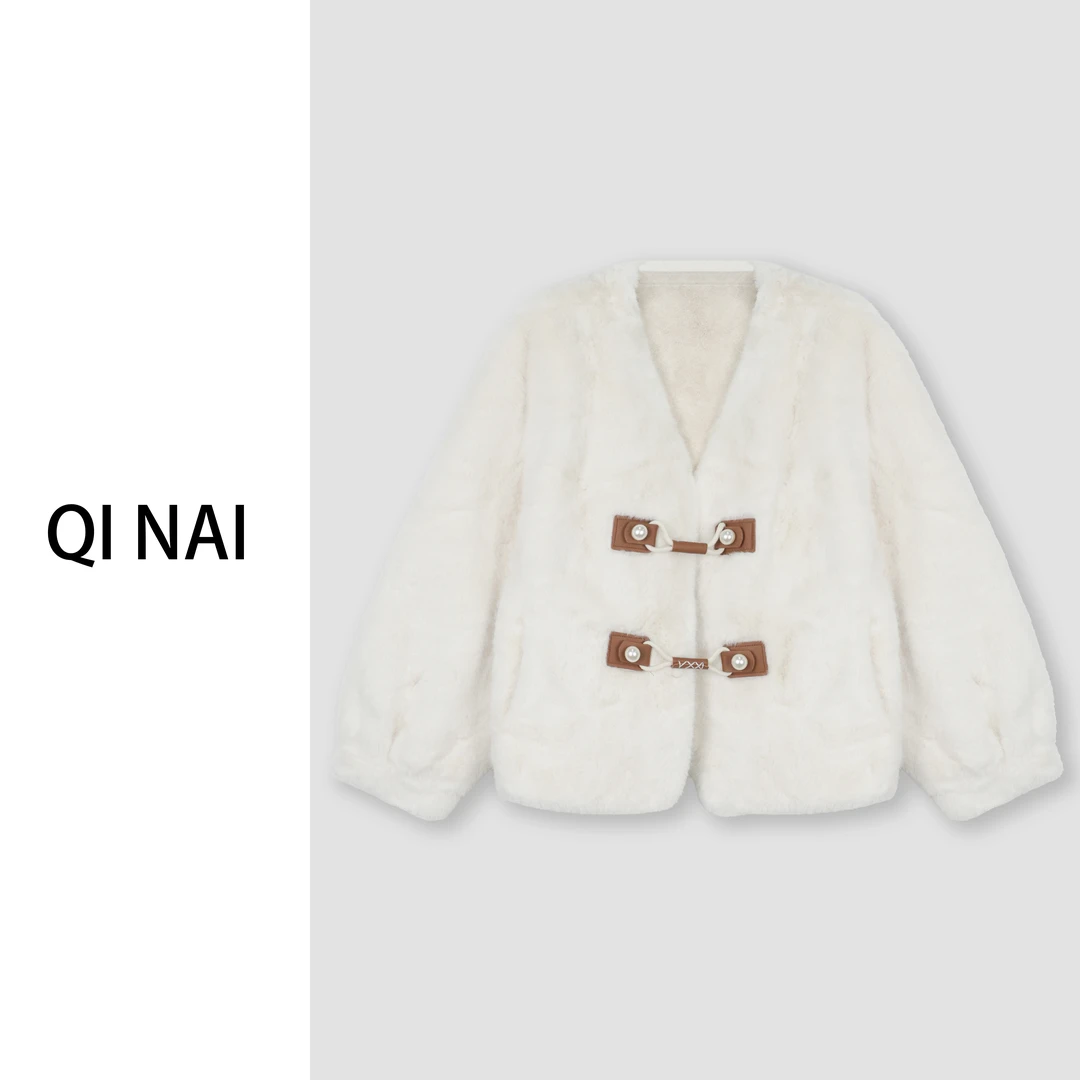 七奈推荐【希望】百搭珍珠双绳扣皮毛一体外套QN12104