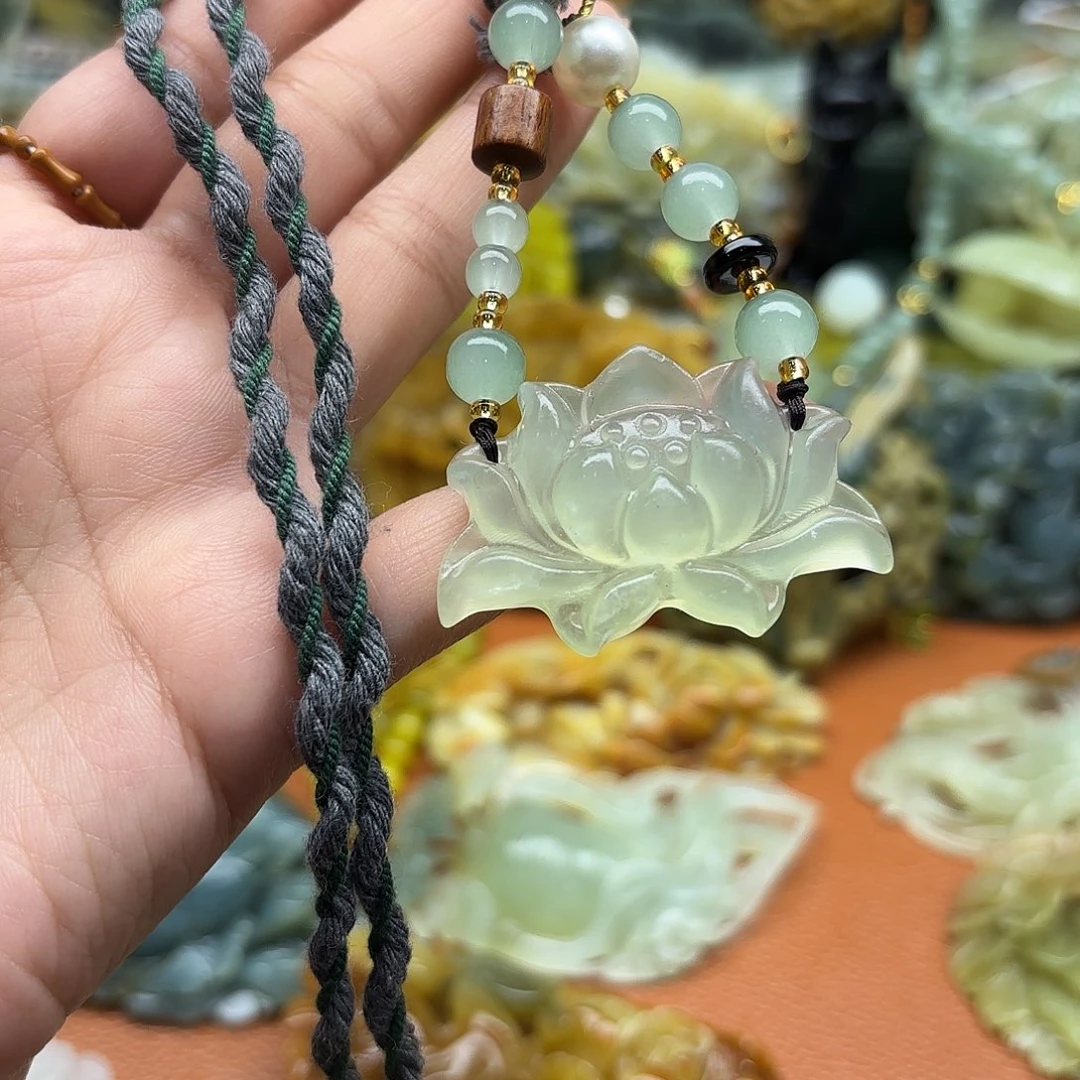 蛇纹石玉未镶嵌吊坠