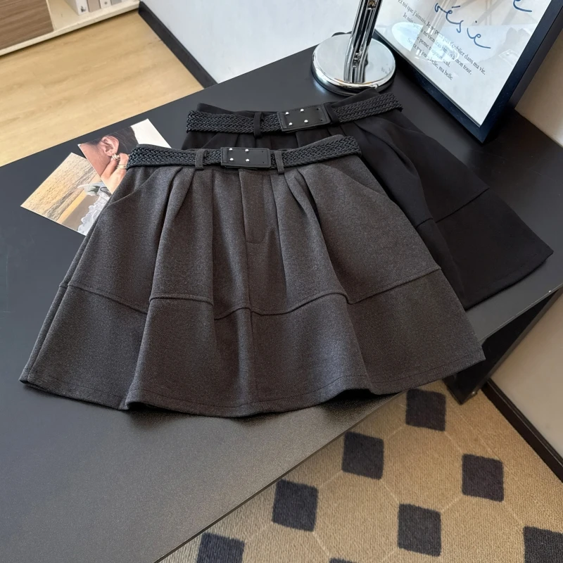 高级感灰色毛呢半身裙女秋冬新款口袋高腰遮胯A字裙显瘦蓬蓬短裙