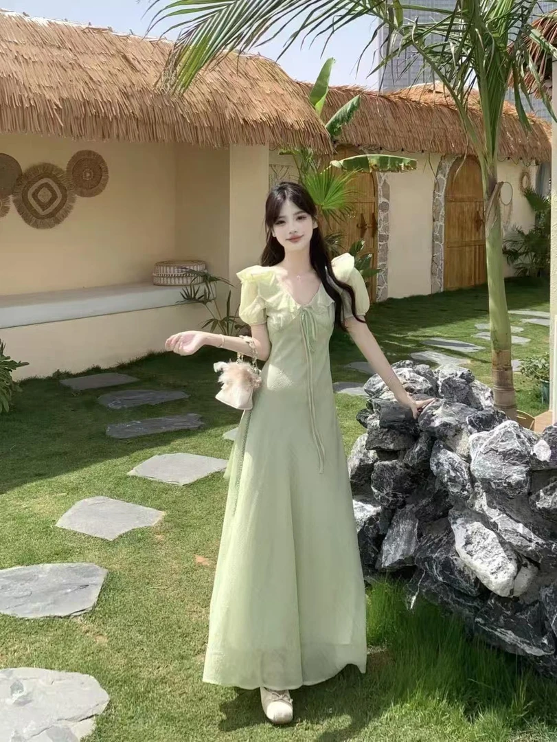 2025夏季新款法式温柔风泡泡袖连衣裙高级感显瘦度假风长裙女