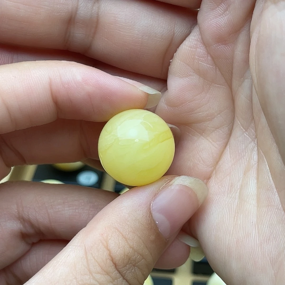 裸石琥珀未镶嵌耐***。蜜蜡圆珠梦