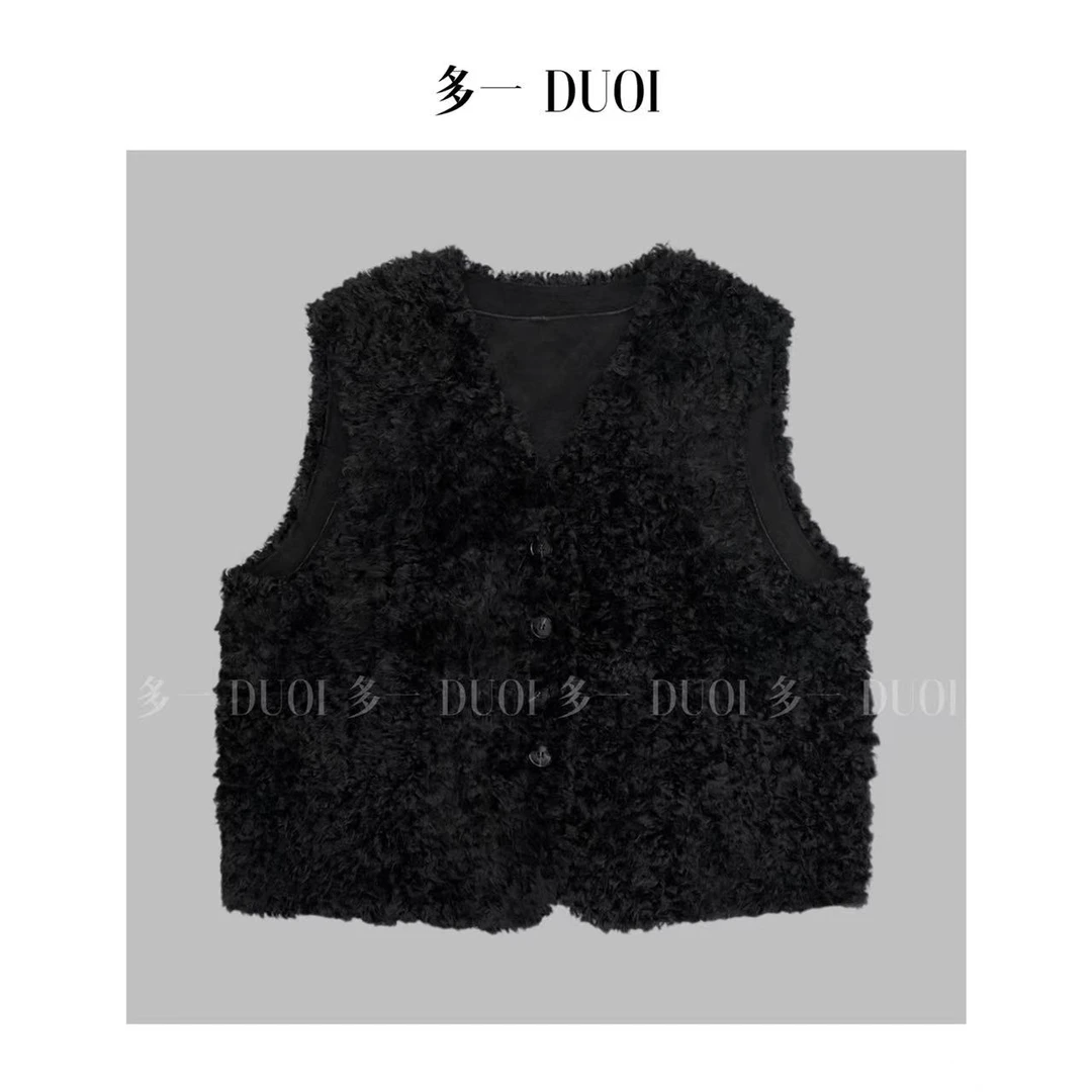 多一“绒绒马甲”2025冬季V领毛毛坎肩叠穿单排扣无袖百搭马甲