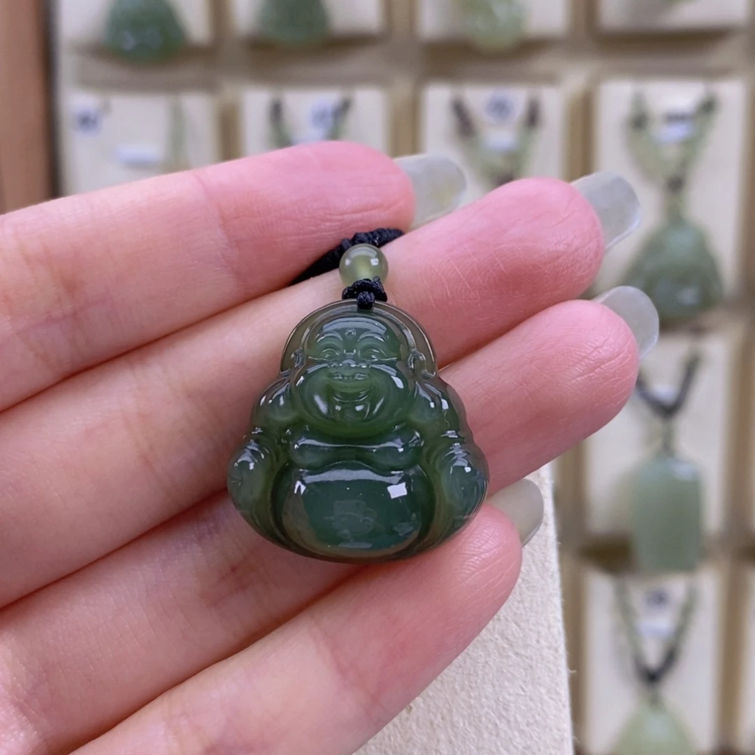 皮***赵和田玉未镶嵌颈饰