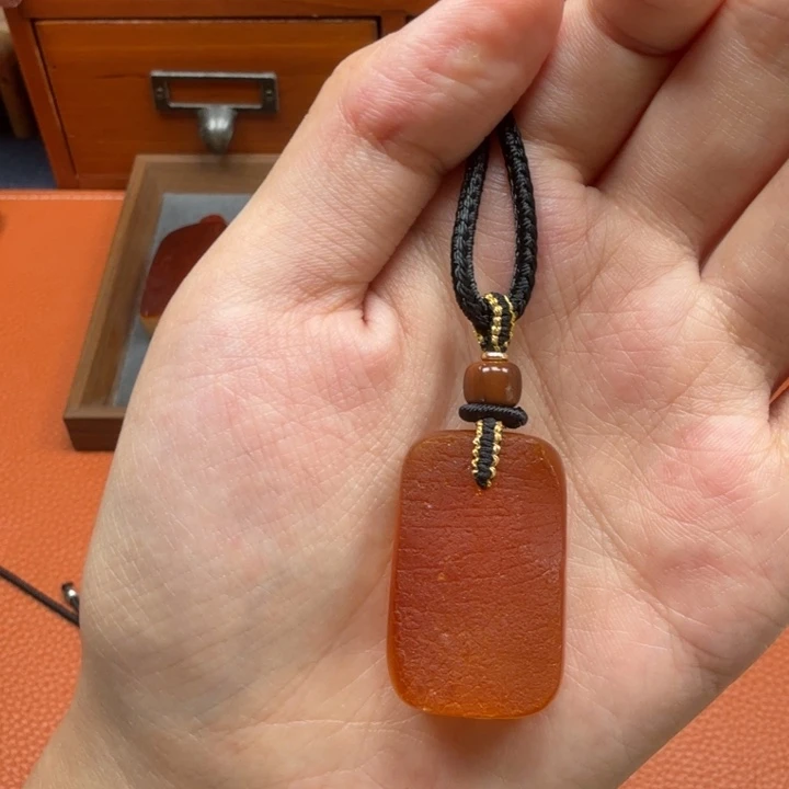 蜜蜡未镶嵌吊坠(赠链)