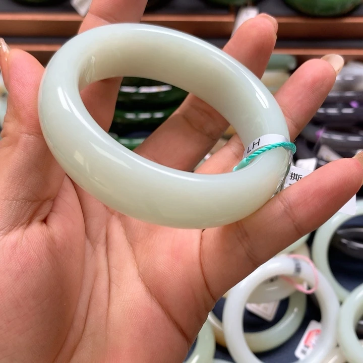 【闪购商品】未镶嵌手镯和田玉