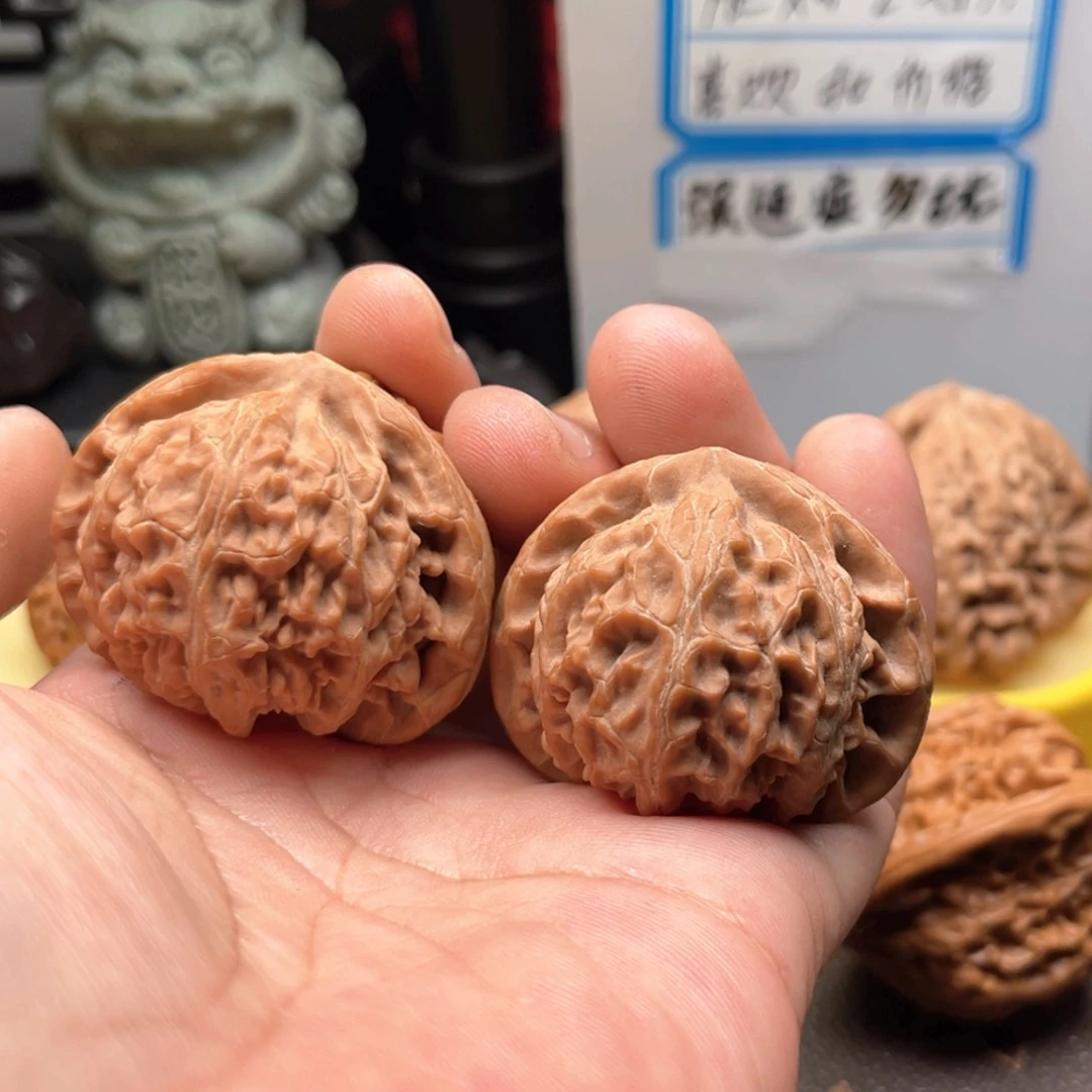 文玩核桃吊坠王**?42有黄宫灯