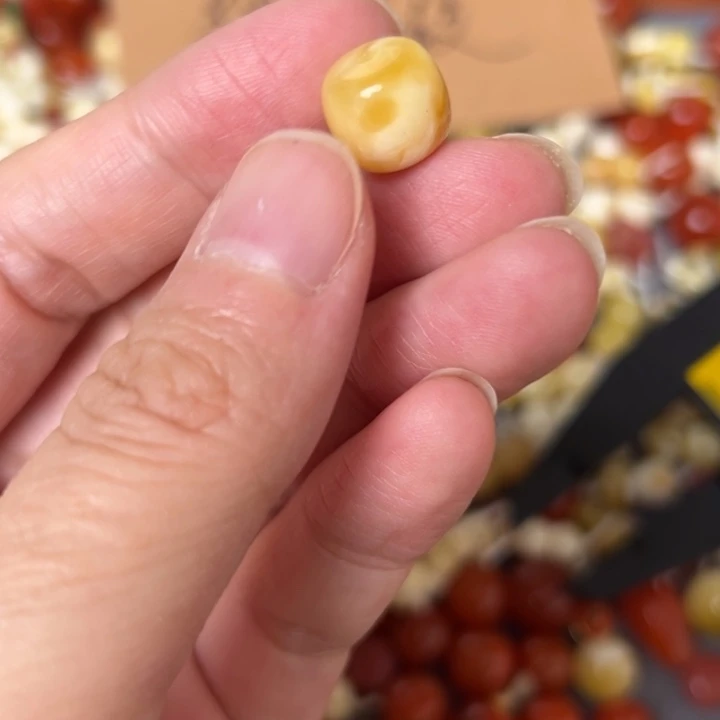 蜜蜡未镶嵌裸石11mm一个