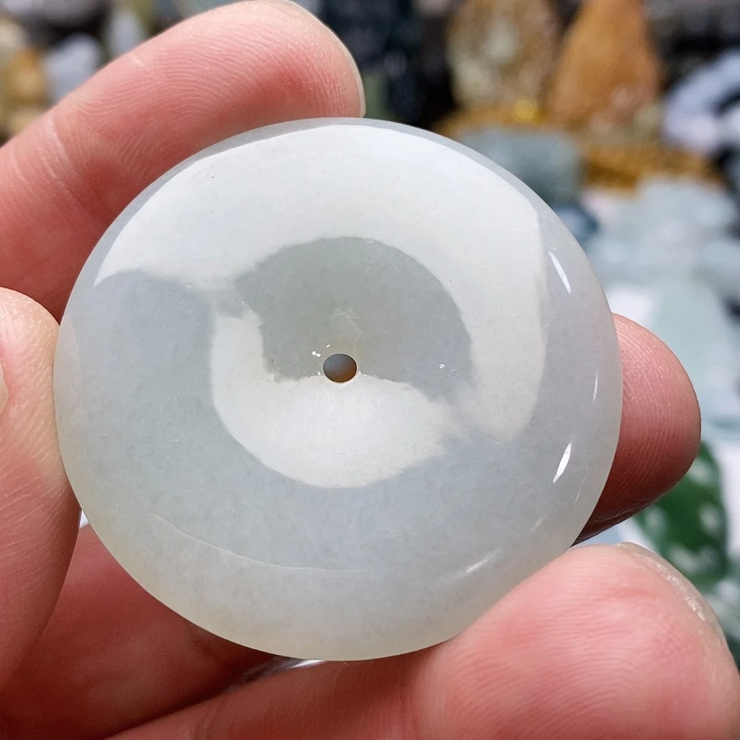 翡翠颈饰未镶嵌平安扣