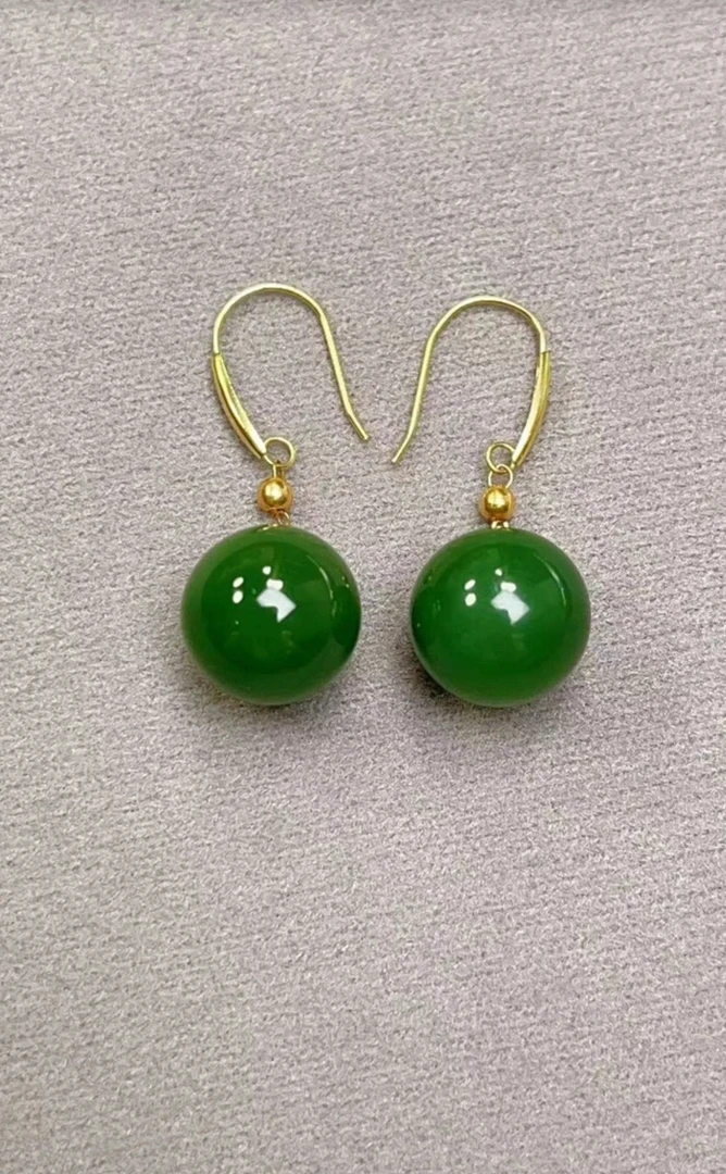 18K金镶嵌天然和田玉碧玉卡12mm圆珠耳钩