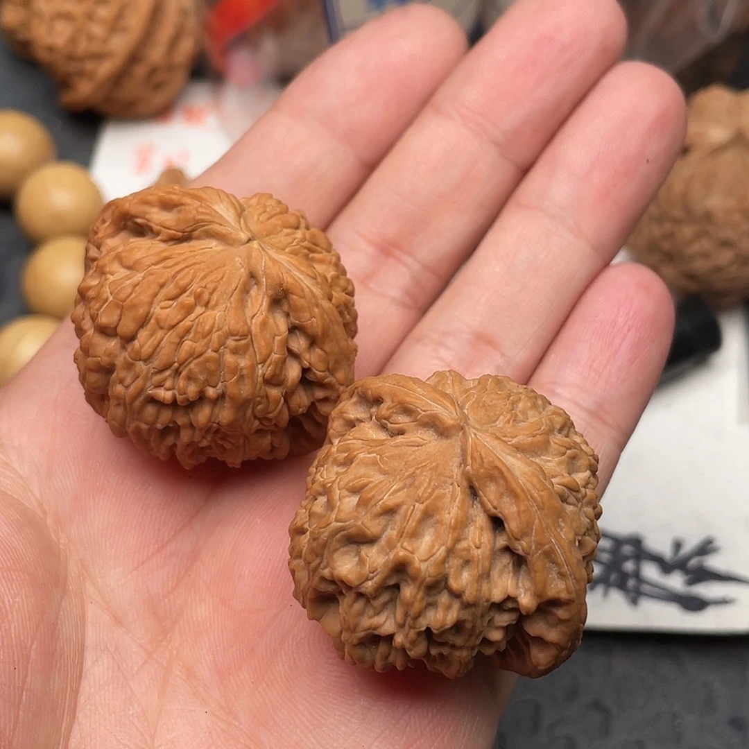 文玩核桃吊坠快**狗白狮子