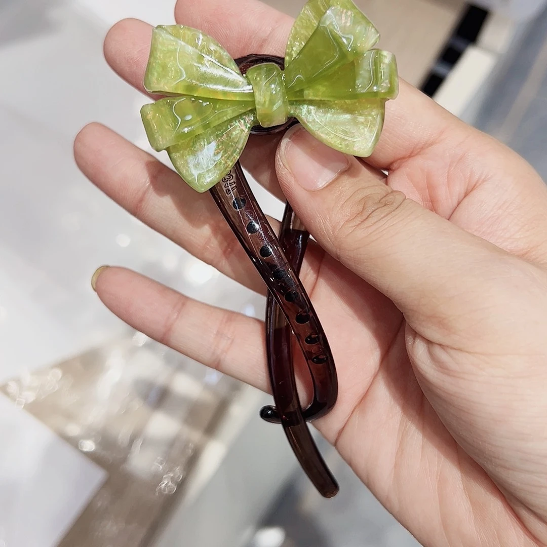 布艺非金属妞妞夹一个