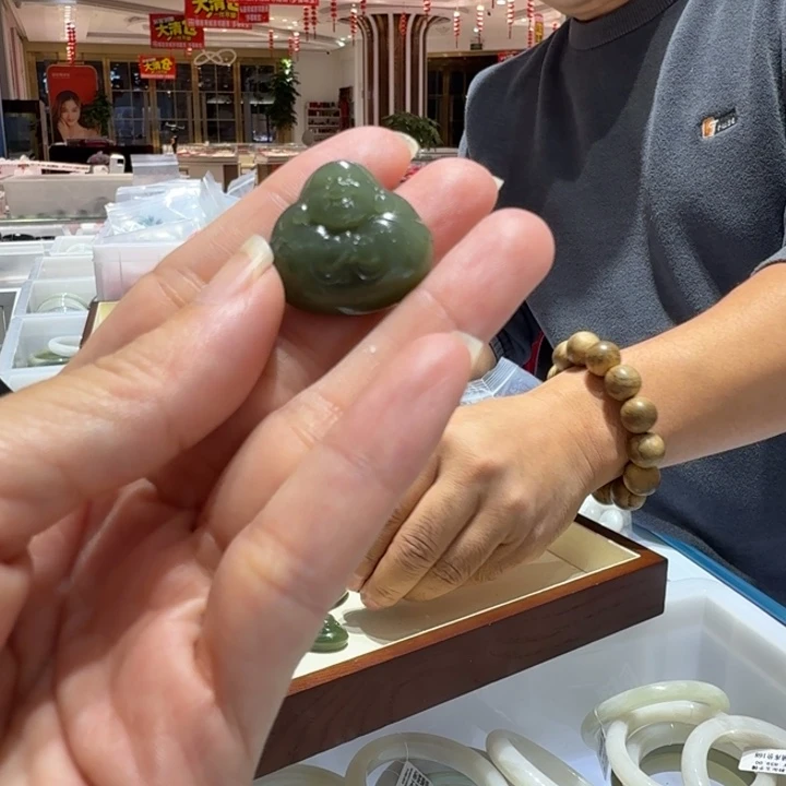 柳***明和田玉未镶嵌颈饰97