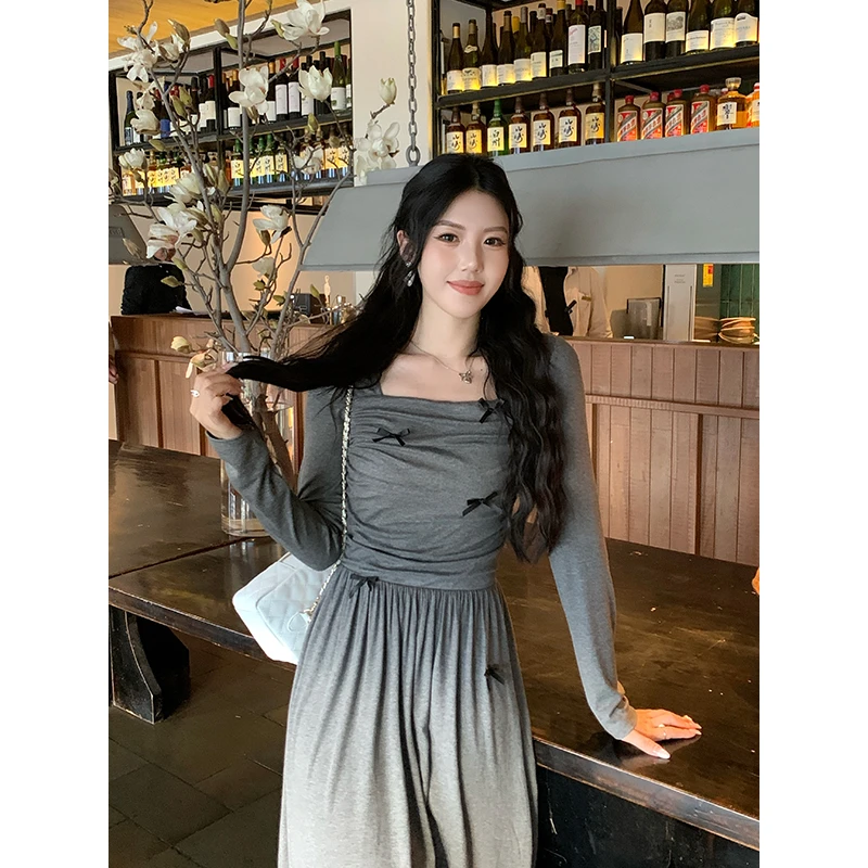 【伊妮甜心】甜辣多多2025春季灰色方领黑色蝴蝶结收褶长袖连衣裙