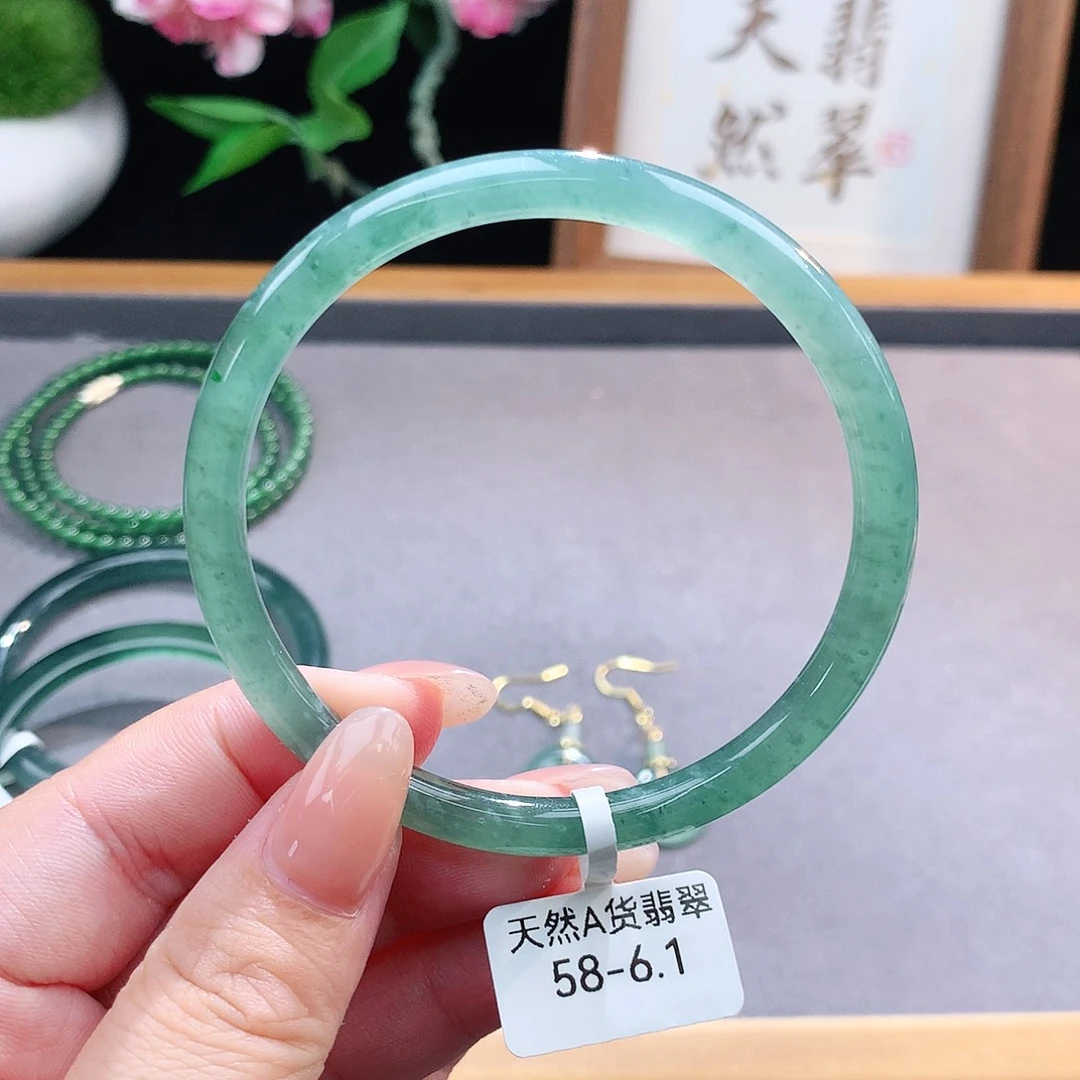 未镶嵌手镯（圆镯）翡翠