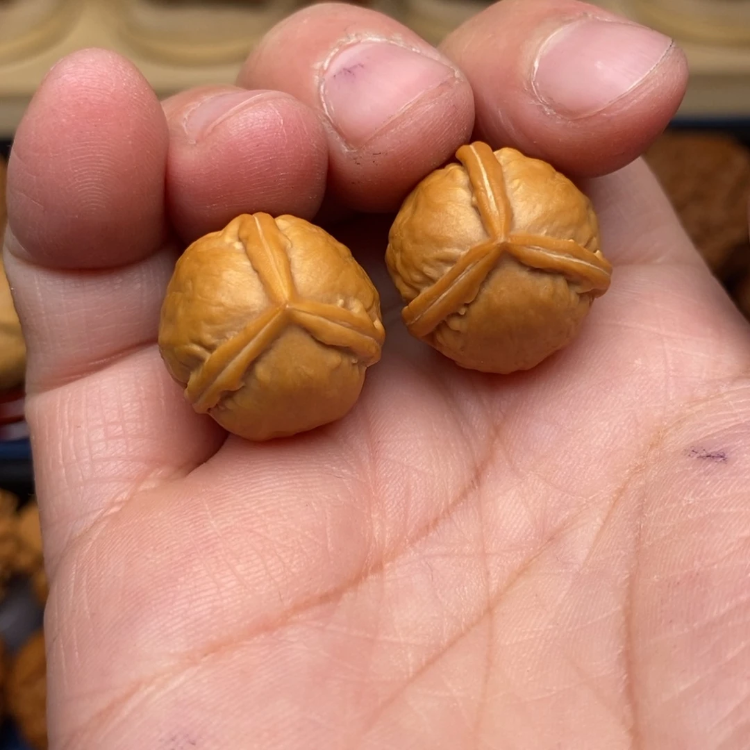 文玩核桃把件手捻精品三棱