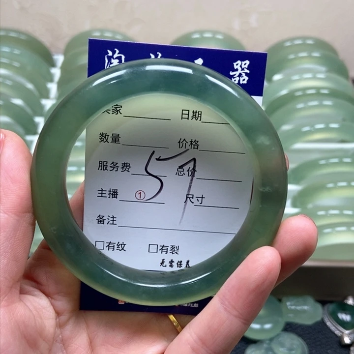 蛇纹石玉未镶嵌手镯俗**财