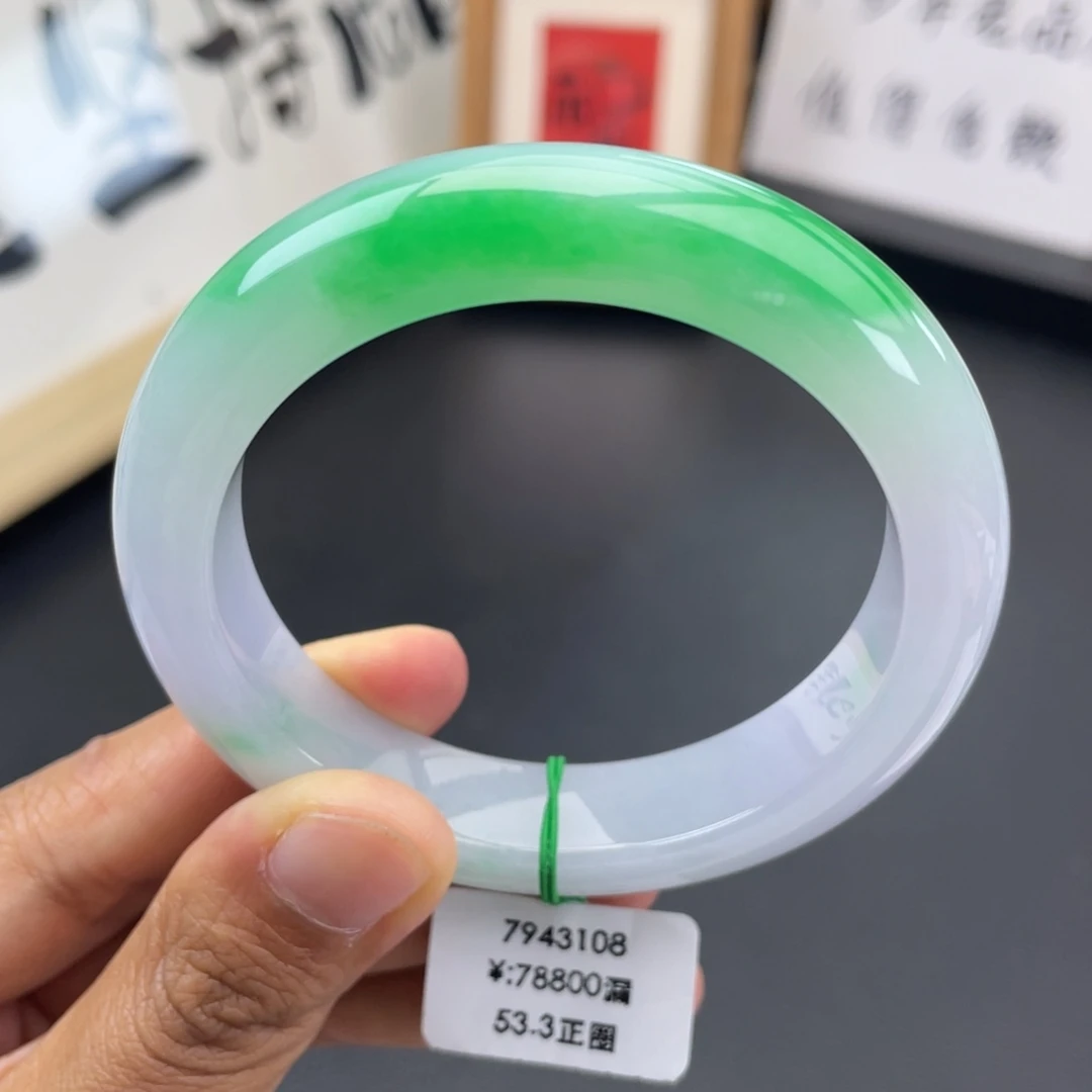 翡翠未镶嵌手镯一手/白底青手镯（有纹漏）强推