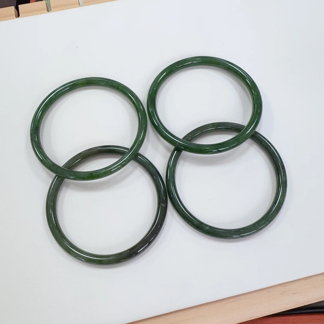 天然和田玉碧玉叮当手镯多样性发其一z有纹有裂带瑕纹理结构