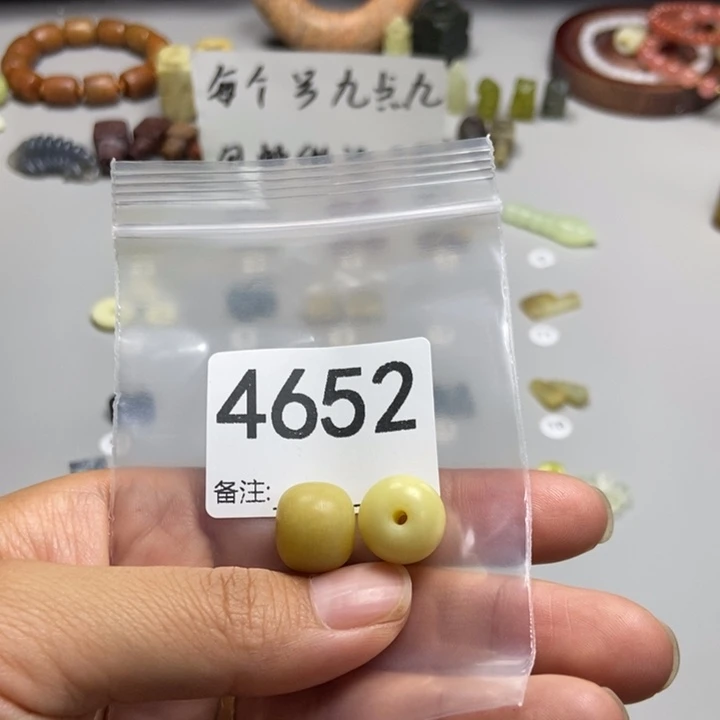L***x未镶嵌蛇纹石玉颈饰