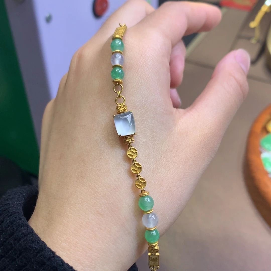 翡翠18K金镶嵌颈饰翡翠