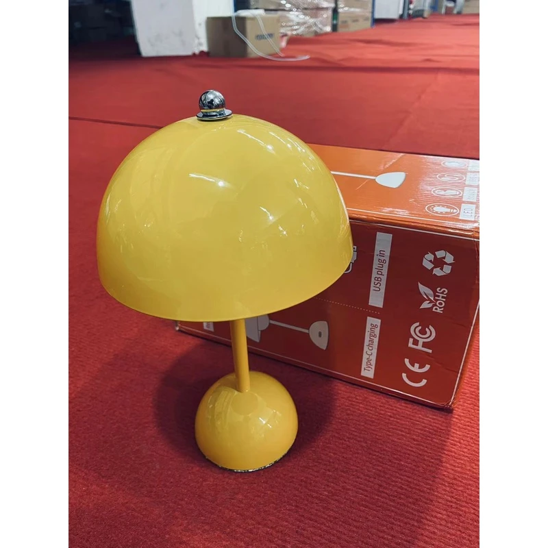 北欧设计师蘑菇台灯创意丹麦复古卧室床头高级感充电触摸花苞台灯