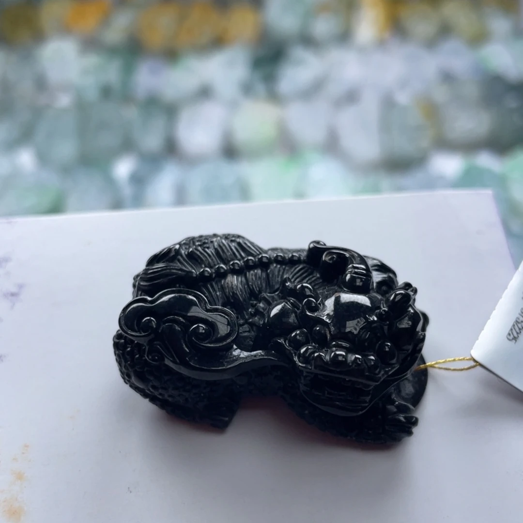 翡翠未镶嵌颈饰貔貅