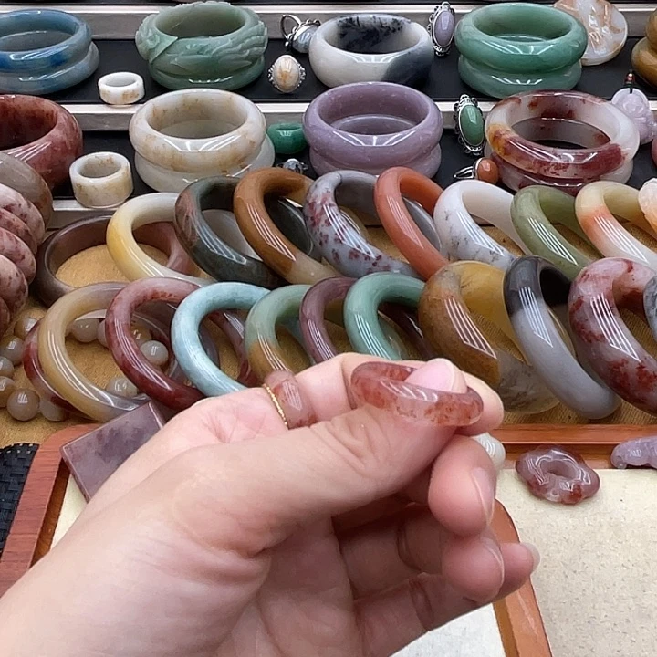 石英质玉圈口齐全未镶嵌?****⁺