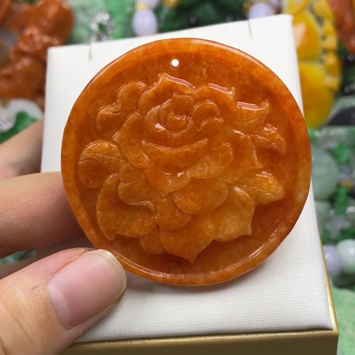 翡翠未镶嵌吊坠(赠链)