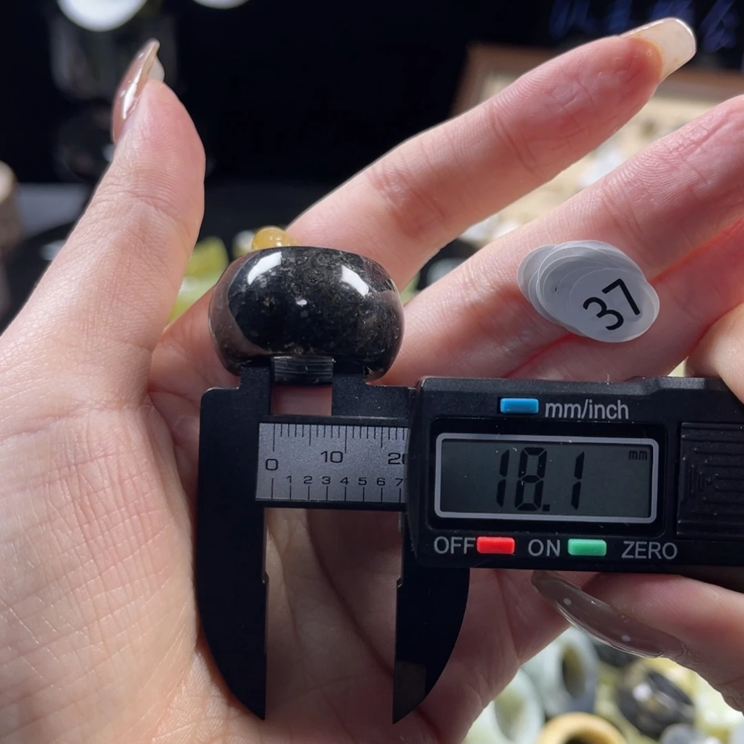 蛇纹石玉未镶嵌戒指