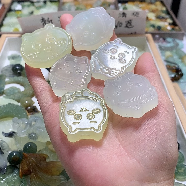 蛇纹石玉未镶嵌颈饰