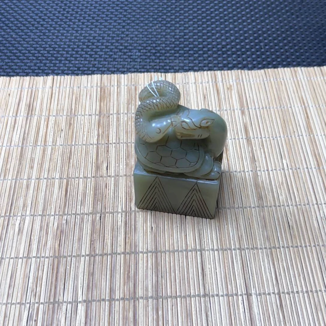和田玉未镶嵌把件