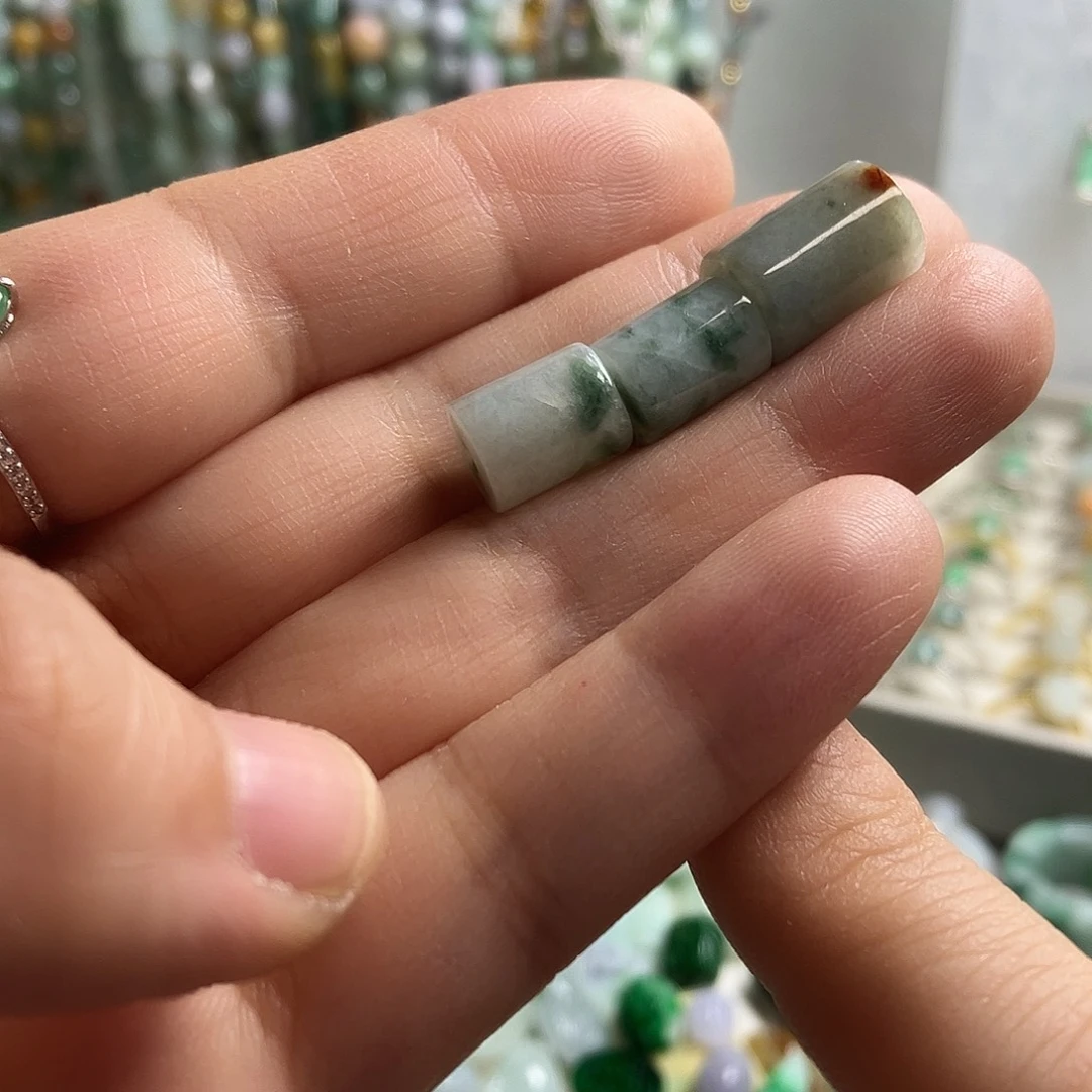 翡翠未镶嵌颈饰56一手