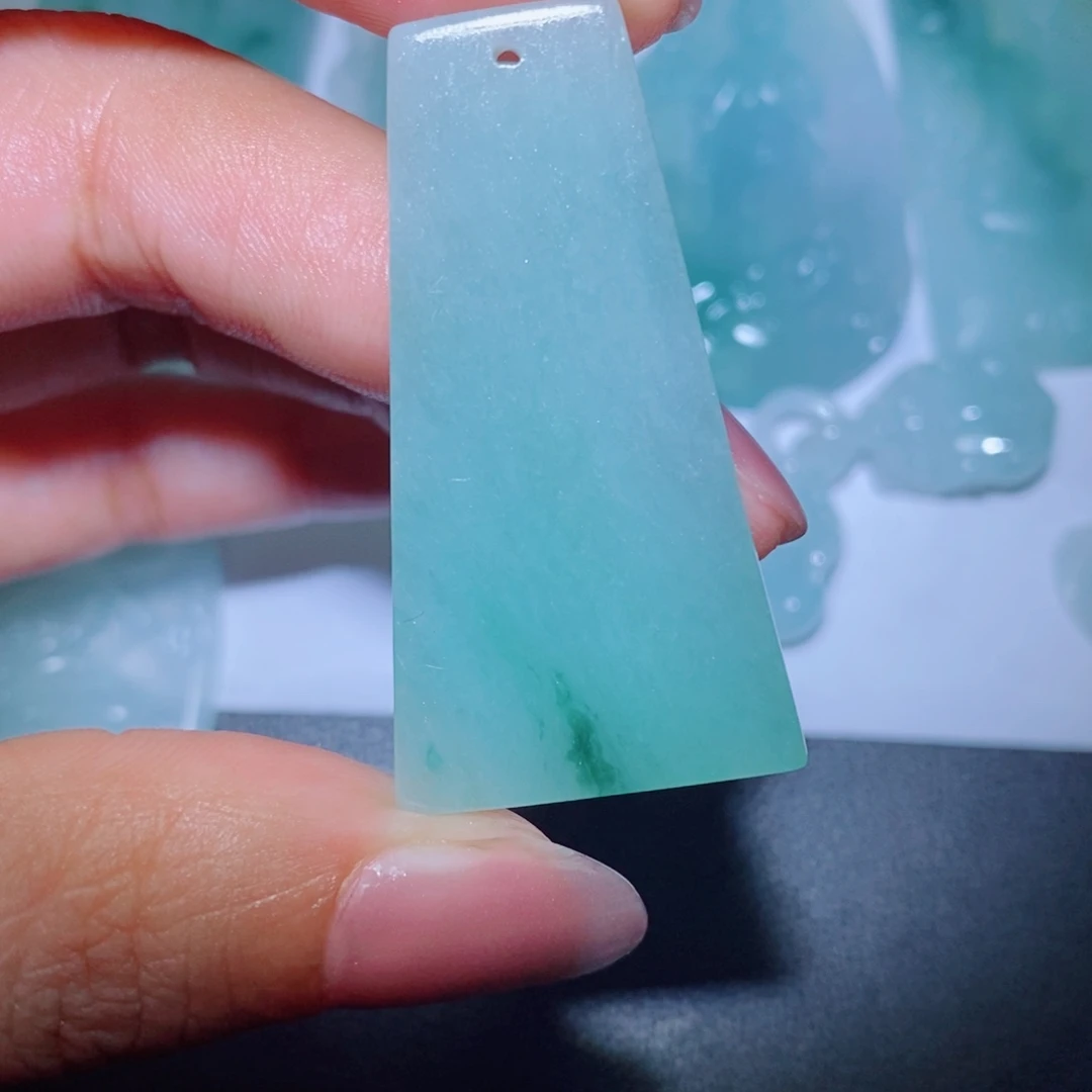 定制翡翠未镶嵌吊坠