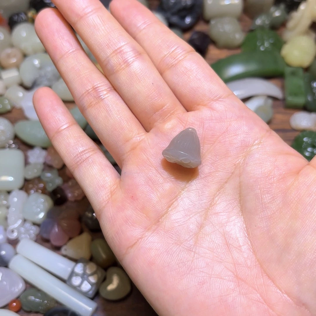 J***n和田玉未镶嵌珠宝半成品