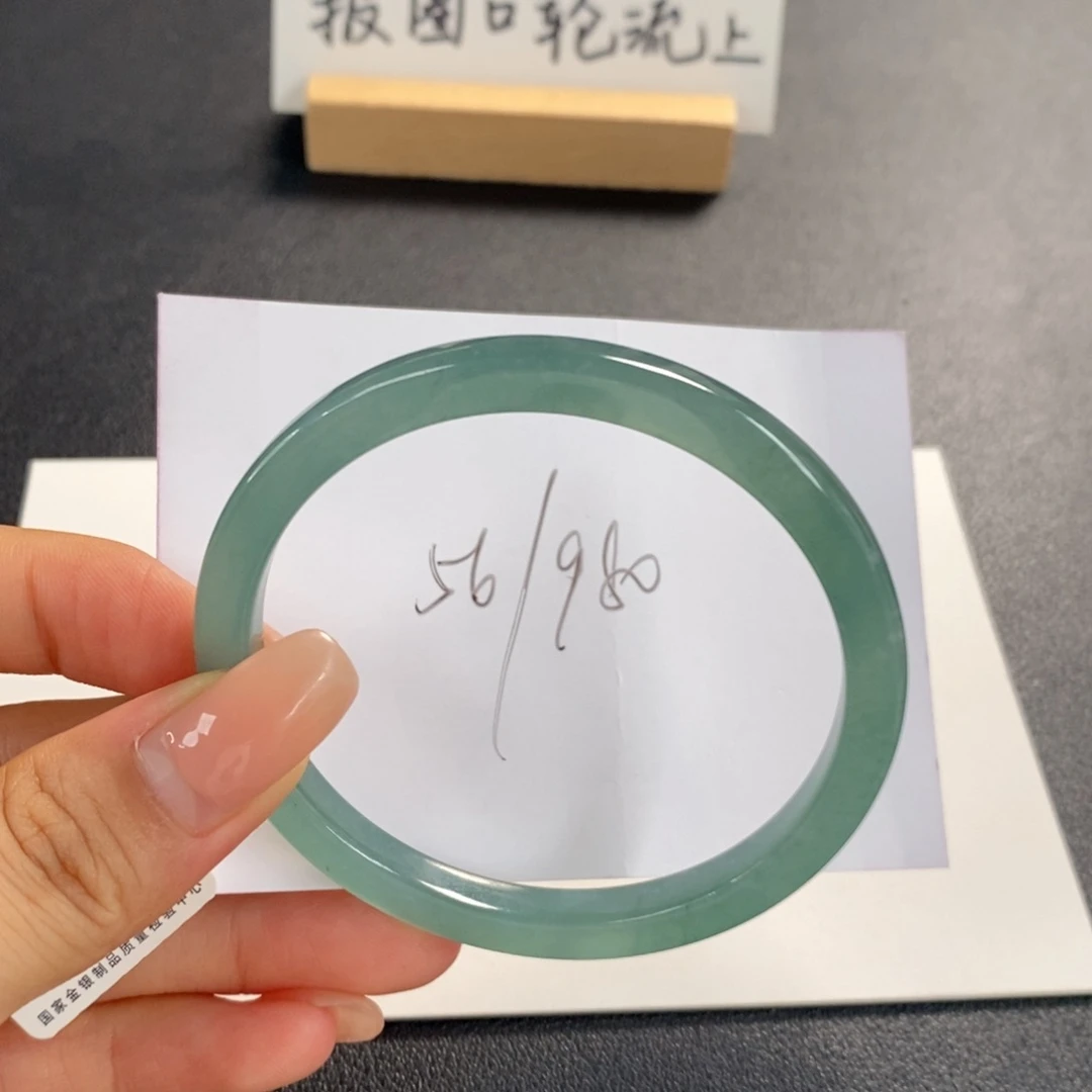翡翠手镯未镶嵌天然翡翠手镯