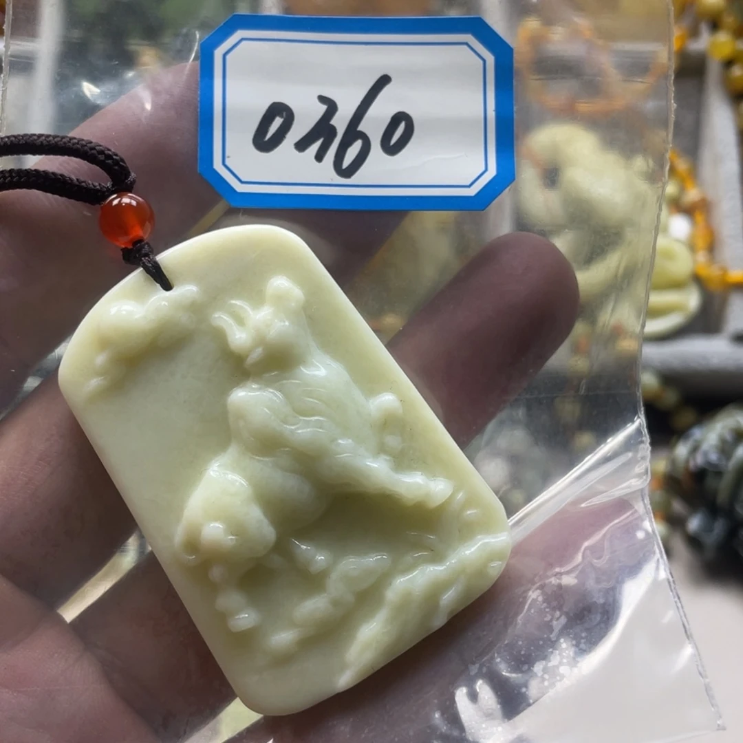 蛇纹石玉颈饰未镶嵌吊坠