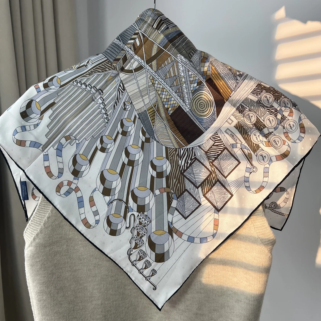 玛丽丹丝70斜纹蹄花-福宝大道丝巾65*65cm