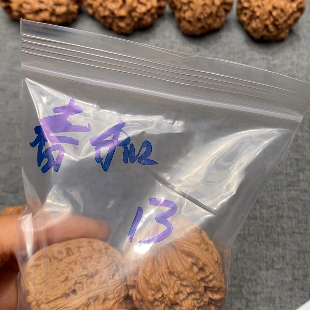 ****明吊坠文玩核桃绣球
