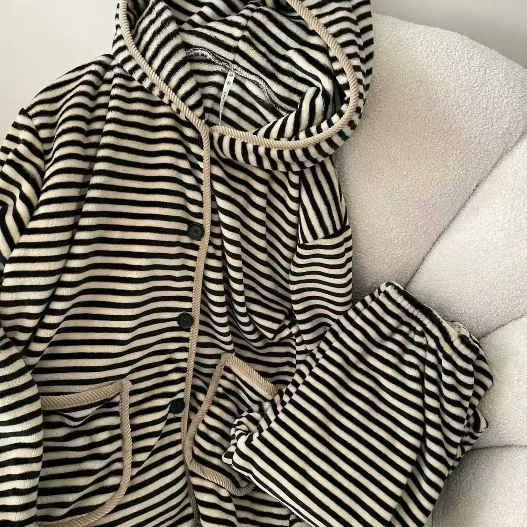 红衣俏家条纹家居服