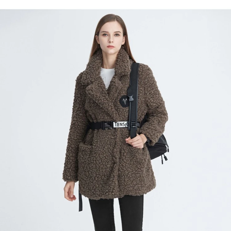 S.DEER圣迪奥女装拼接时尚立领收腰字母羊羔毛绒外套S20482216